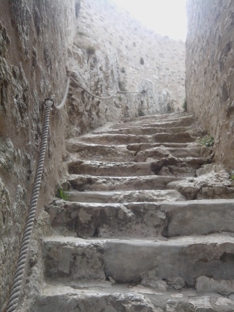 l'escalier du chateau de Peyrepertuse.jpg