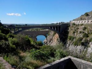 Pont du diable vu du ravitaillement à la Randonnée Paulhanaise