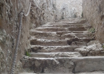 l'escalier du chateau de Peyrepertuse.jpg